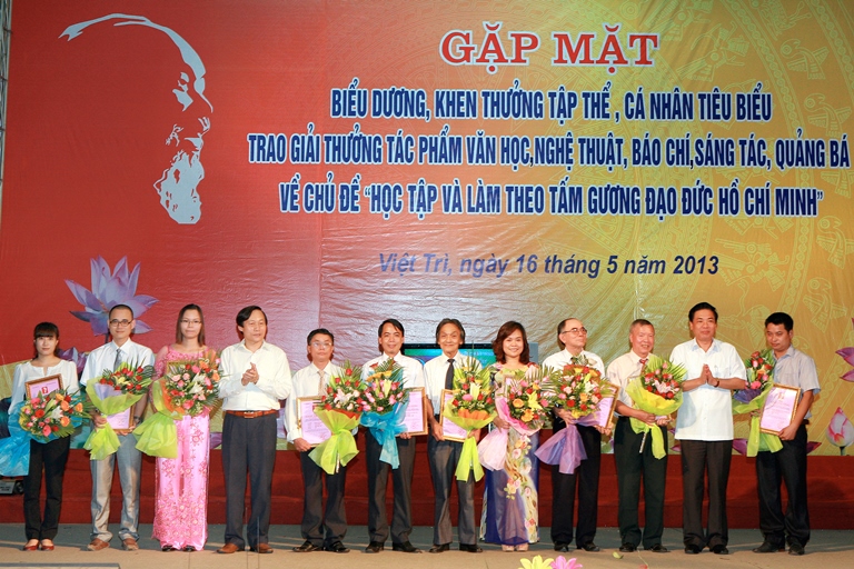 Đảng bộ và nhân dân Phú Thọ quyết tâm thực hiện thắng lợi lời căn dặn của Chủ tịch Hồ Chí Minh, xây dựng Phú Thọ thành tỉnh giàu mạnh