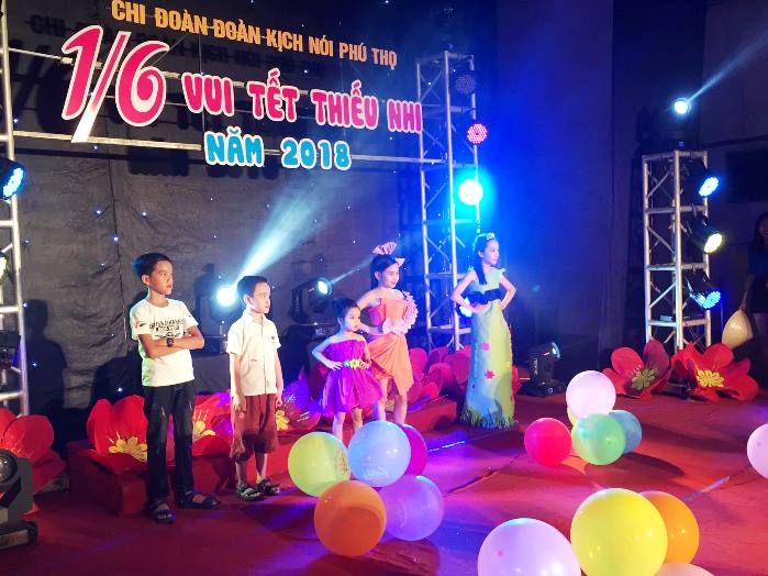 Chi đoàn Đoàn Kịch nói Phú Thọ tổ chức Tết thiếu nhi 1/6 và khai mạc hè cho các cháu thiếu niên nhi đồng.