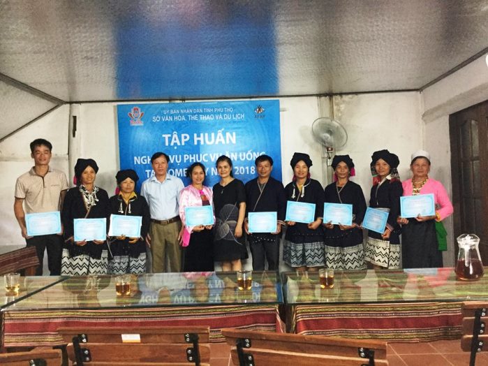 Tập huấn cho các hộ dân đang tổ chức hoạt động du lịch cộng đồng tại xã Xuân Sơn nghiệp vụ phục vụ ăn uống tại homestay năm 2018
