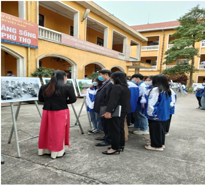 Bảo tàng Hùng Vương trưng bày lưu động chuyên đề‘‘Phú Thọ -130 năm xây dựng và phát triển” tại Trường PTTH Trần Phú và Trường PTTH Công nghiệp Việt Trì.