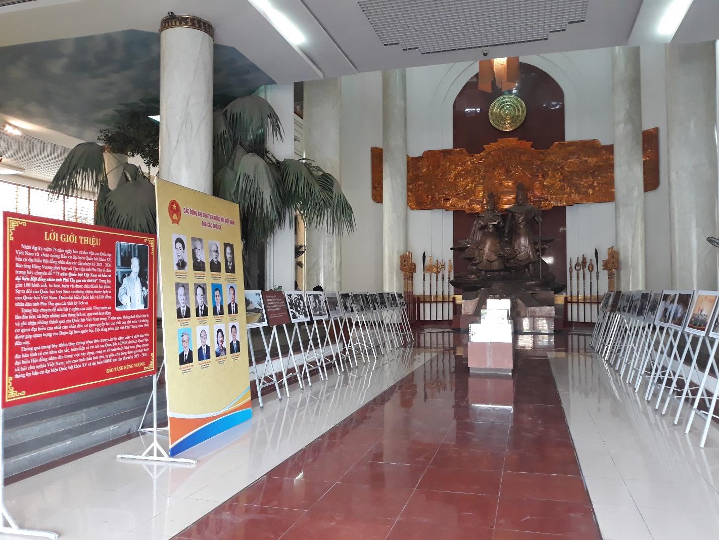 TRƯNG BÀY CHUYÊN ĐỀ “75 năm Quốc hội Việt Nam và bầu cử đại biểu Hội đồng nhân tỉnh Phú Thọ qua các thời kỳ” tại Bảo tàng Hùng Vương.