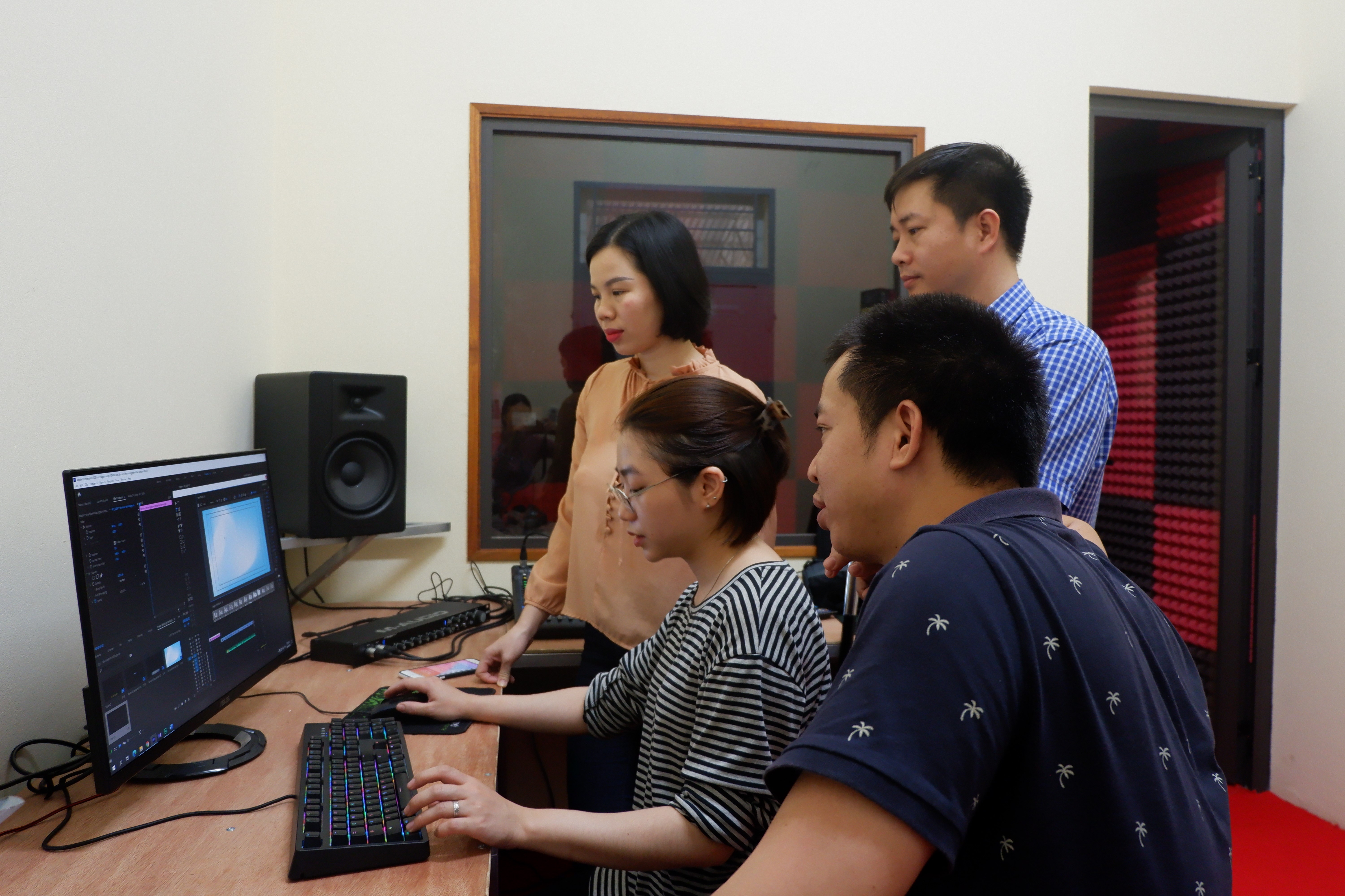 Trung tâm Văn hóa và Chiếu phim tổ chức các lớp tập huấn  nghiệp vụ điện ảnh âm thanh, ánh sáng cho cán bộ chuyên môn