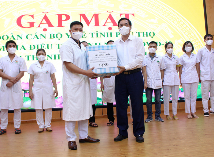 50 cán bộ y tế lên đường hỗ trợ Thành phố Hồ Chí Minh chống dịch COVID-19