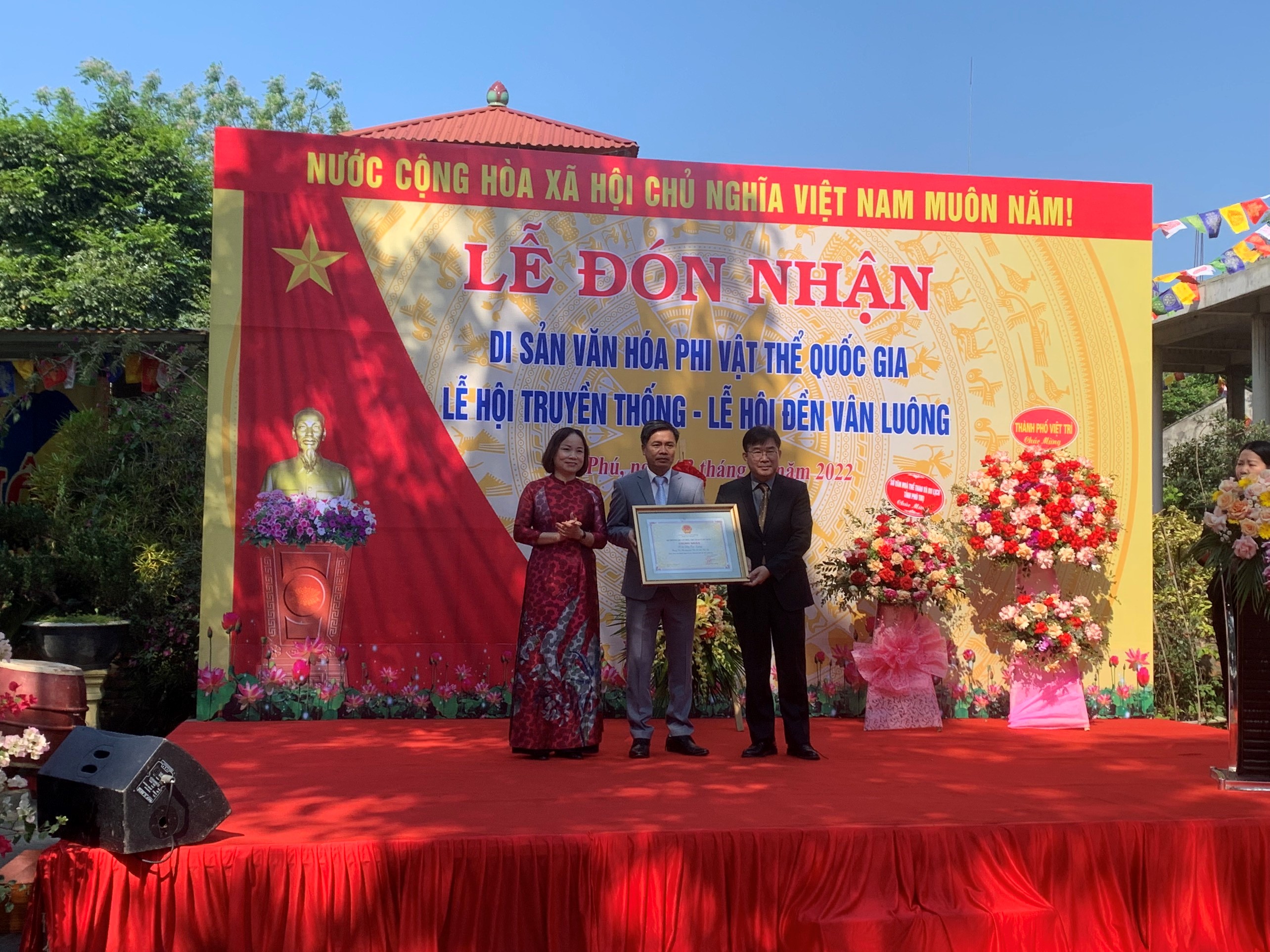 Lễ đón nhận Di sản văn hóa phi vật thể quốc gia  Lễ hội đền Vân Luông, phường Vân Phú, thành phố Việt Trì.