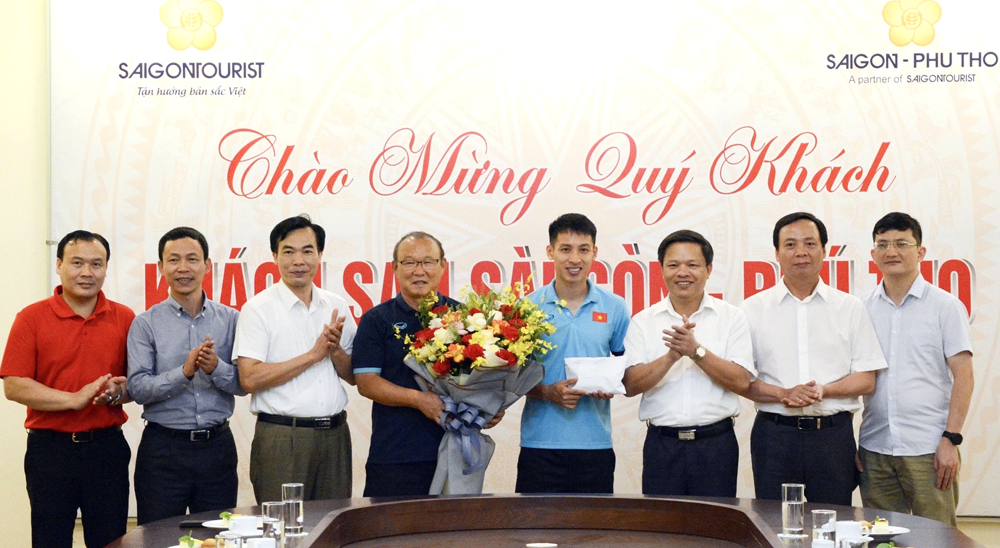 Phó Chủ tịch UBND tỉnh Phan Trọng Tấn gặp mặt, động viên đội tuyển U23 Việt Nam