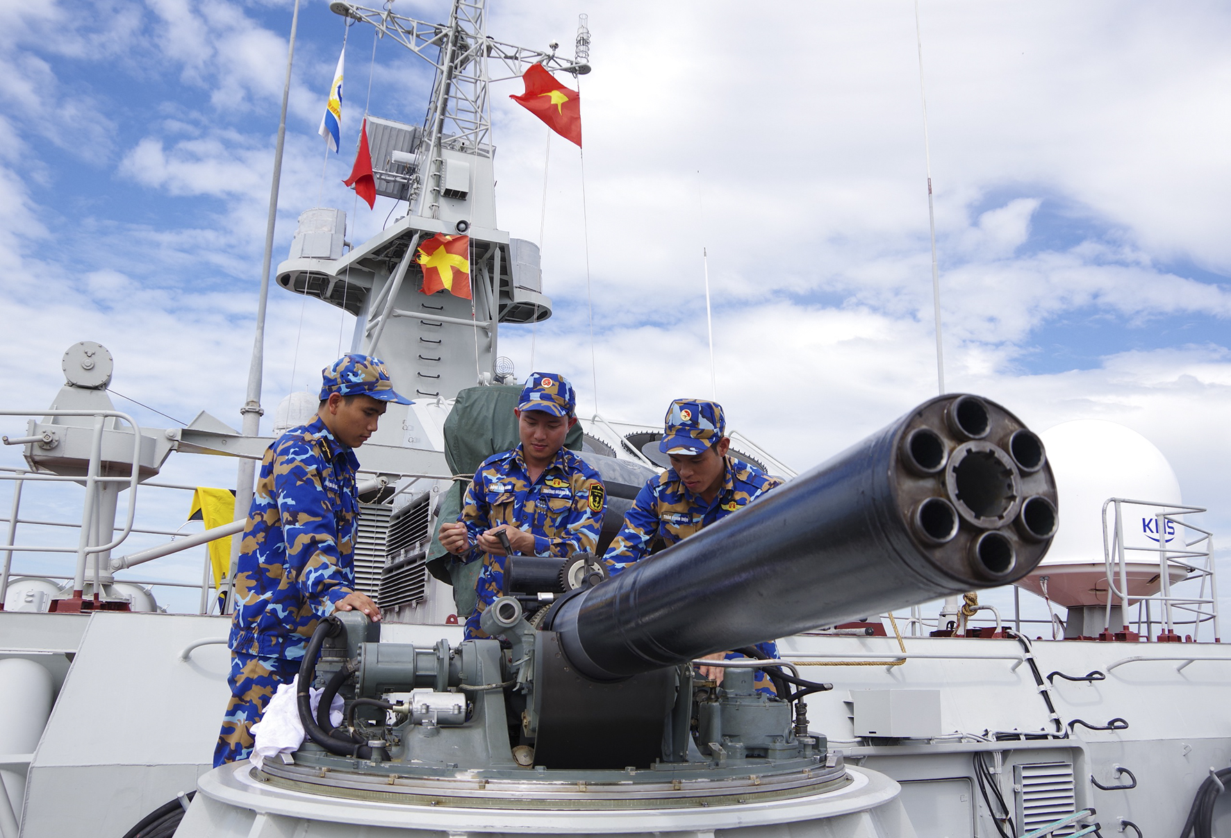 69 năm hành trình giữ biển của Hải quân nhân dân Việt Nam