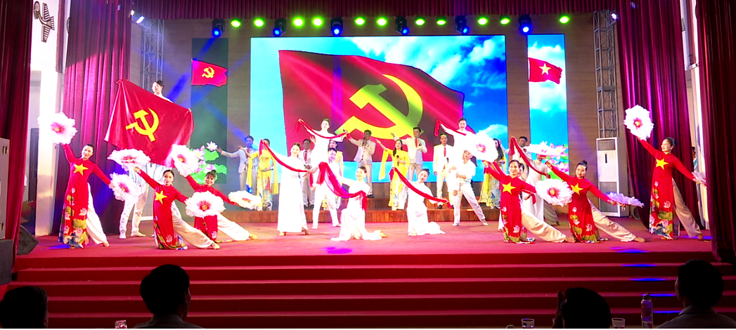 Sôi nổi Chương trình giao lưu văn nghệ  chào mừng 95 năm Ngày thành lập Công Đoàn Việt Nam