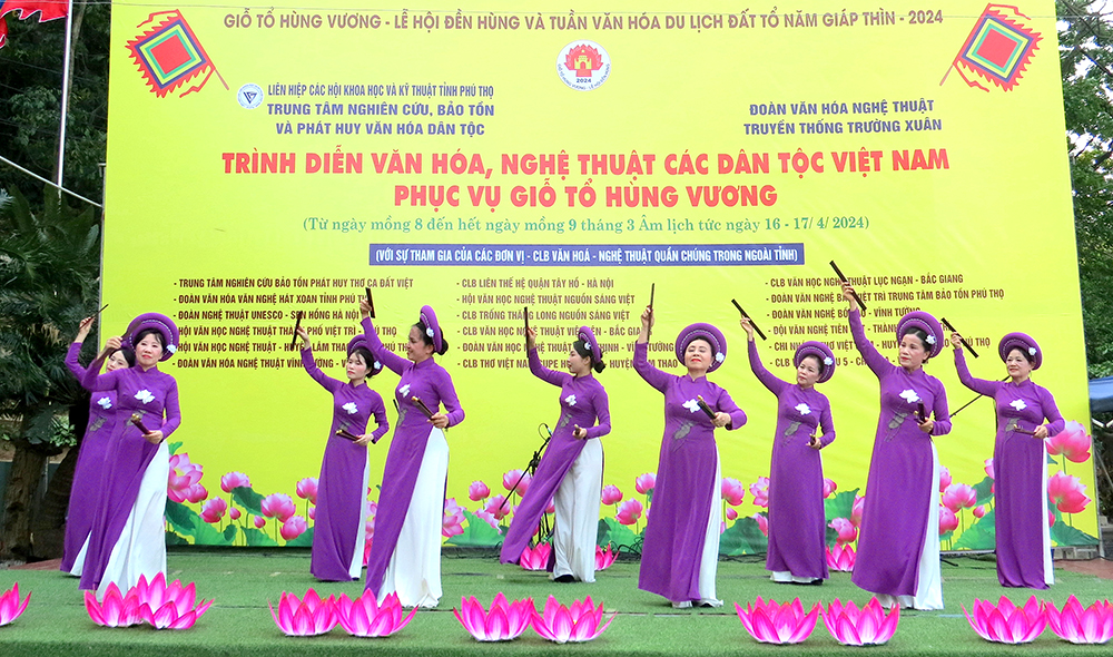 Trình diễn văn hoá nghệ thuật các dân tộc Việt Nam phục vụ Lễ hội Đền Hùng