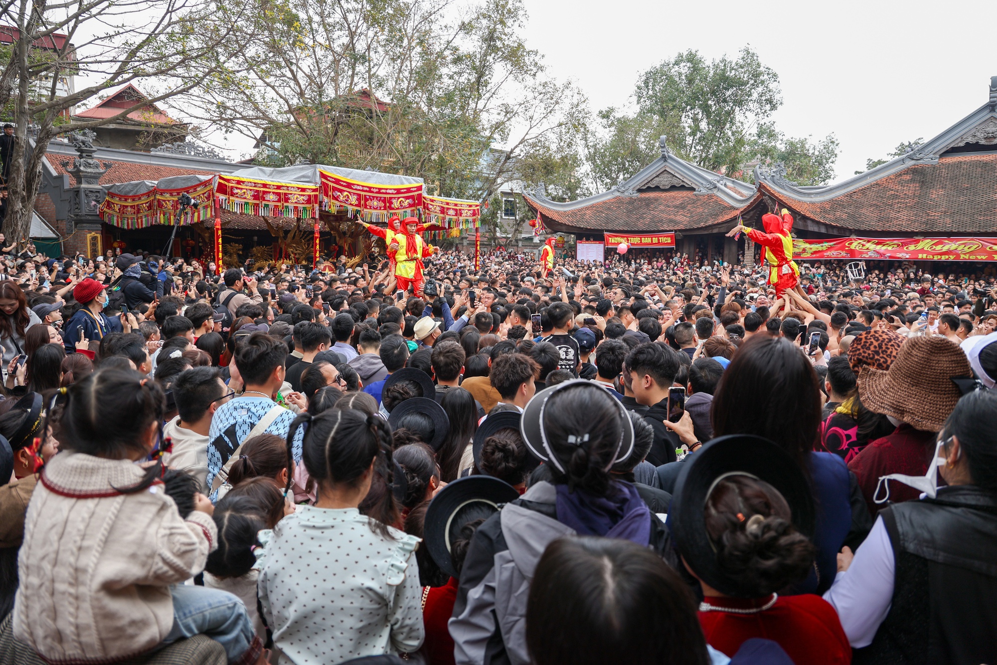 Thủ tướng yêu cầu thực hiện nếp sống văn minh, an toàn, tiết kiệm trong Lễ hội xuân năm 2025