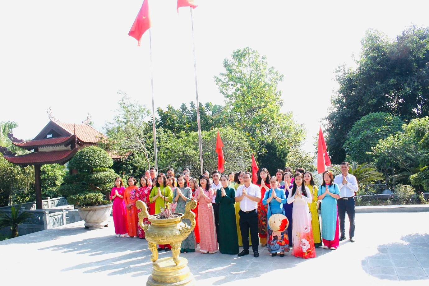 Chi bộ Trung tâm Thông tin Xúc tiến Du lịch phối hợp với Chi bộ Thư viện tỉnh  tổ chức chương trình học tập, sinh hoạt chuyên đề năm 2025